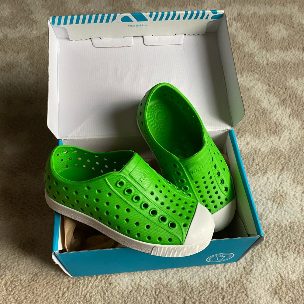 Native Jefferson in Grasshopper Green/Shell White
